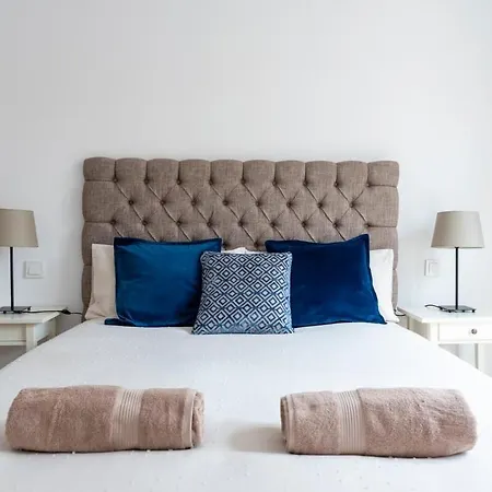 New In The Heart Of The Center Apartment *